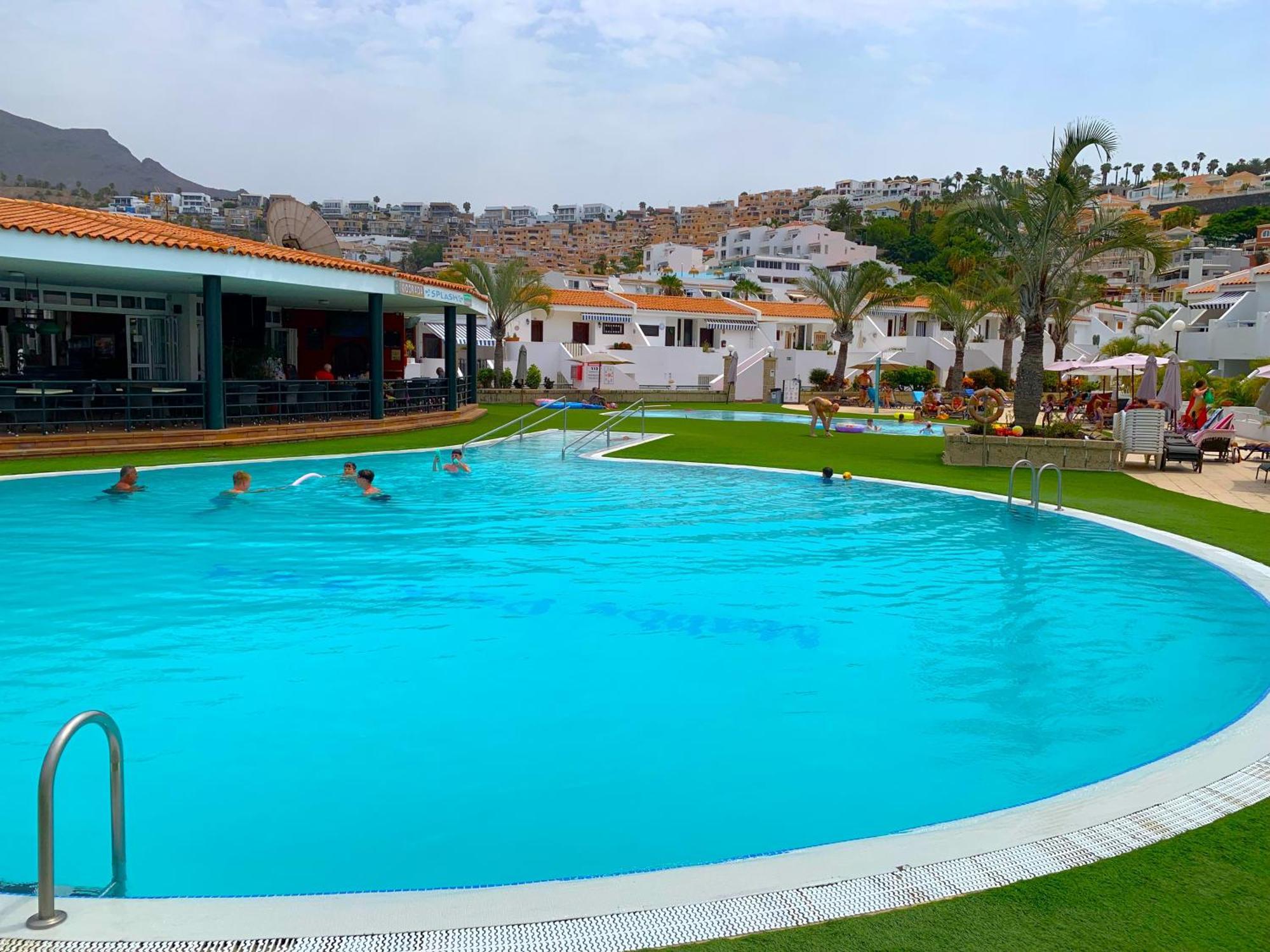 Ocean Breeze And Seaview Resort 아데제 외부 사진