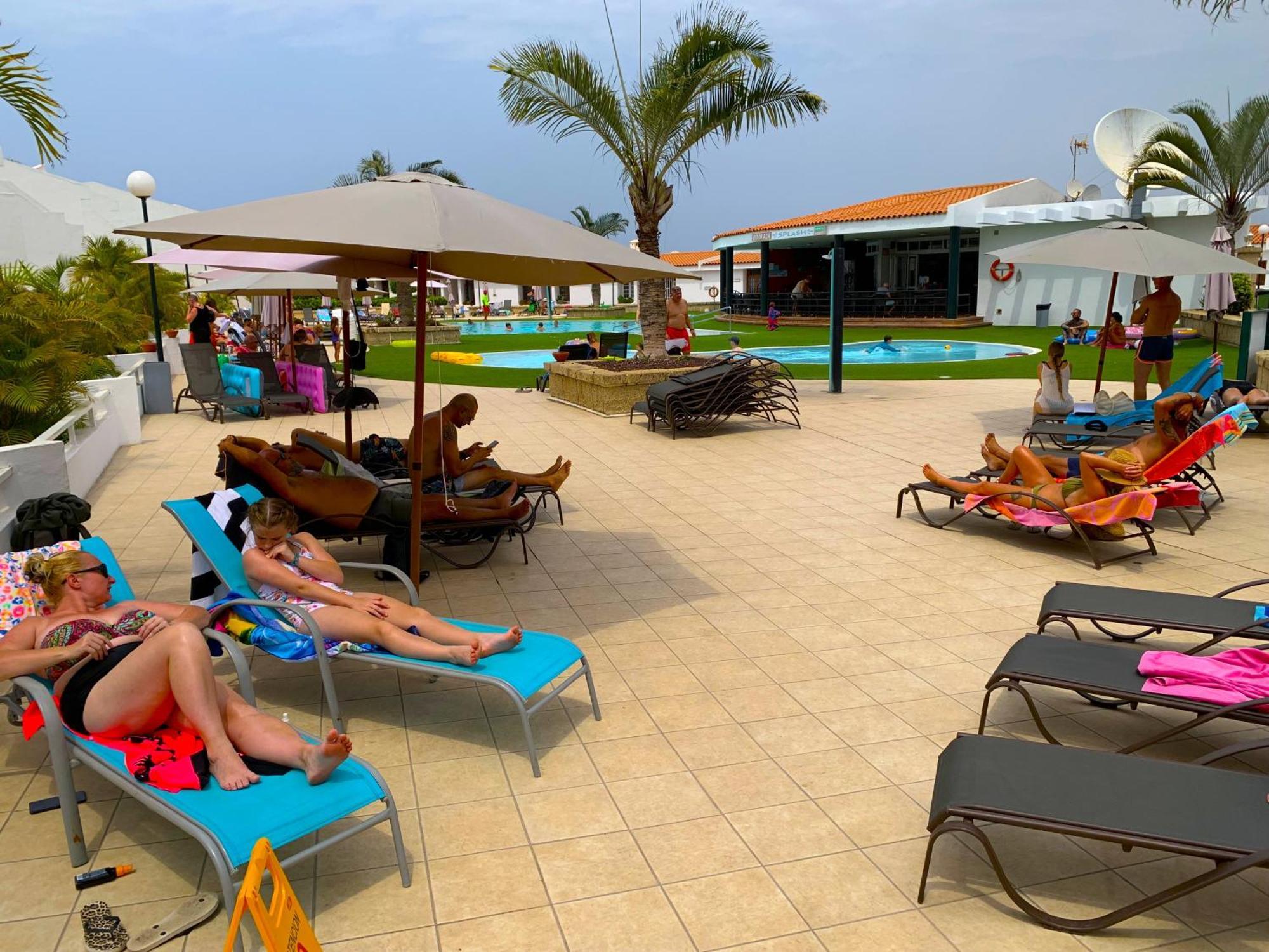 Ocean Breeze And Seaview Resort 아데제 외부 사진