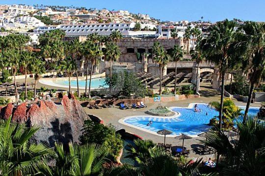 Ocean Breeze And Seaview Resort 아데제 외부 사진